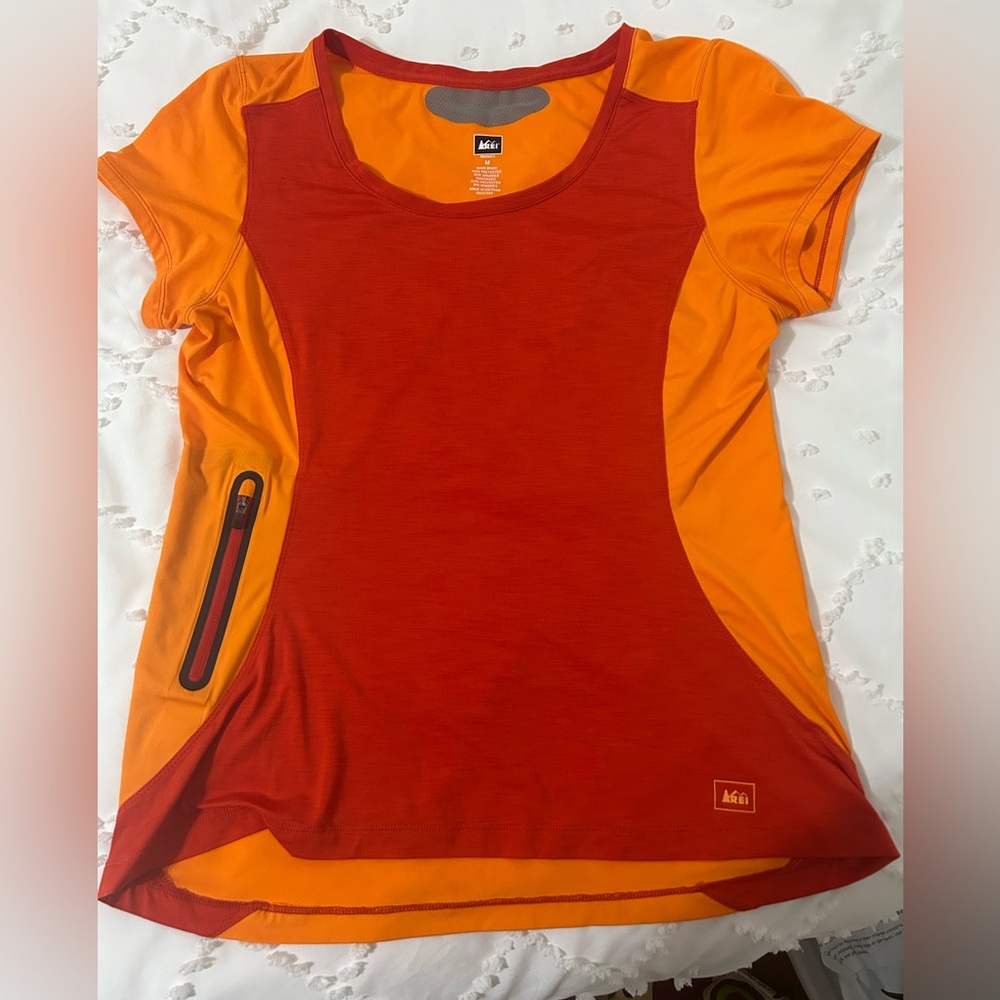 REI Women's Vibrant Red and Orange Tee, size Medium